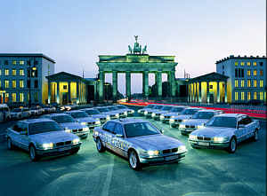BMW 750hl (E38) vor dem Brandenburger Tor in Berlin whrend der CleanEnergy World Tour