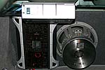 Endstufe und Bass-Lautsprecher in Thomas Auto