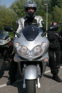 Claus auf seinem ber 150 PS starkem Motorrad beim 7er-Stammtisch in Moers