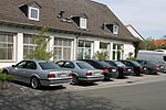 7er-BMWs der Teilnehmer auf dem Gelnde der Bereitschaftspolizei in Wuppertal