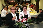 Das Silberhochzeitspaar Michael und Rita vor ihrer Hochzeitsgesellschaft