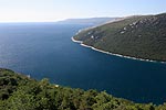 Blick auf einen Meeresarm der Adria, gegenber der Insel Cres
