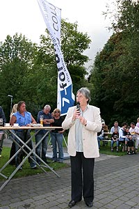 nach dem Rekordversuch kam Wegbergs Brgermeisterin Hedwig Klein zum Forum Wegberg und begrte die Teilnehmer