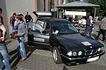 Mike Kmmer (Der Bestatter) ist mit seinem umgebauten BMW 750iL (E32) als Bestattungswagen nach Wegberg gekommen