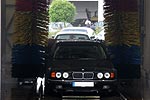 Alexander (Highliner) lsst seinen BMW 750iL Highline (E32) in der Waschstrae Pflipsen in Wegberg vergnstigt waschen