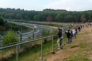 Besuchertribne am Nrburgring, Streckeanbschnitt Brnnchen