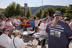 gut gefüllter Parkplatz an der Maximilians Brauwiesen