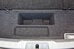 eine Reserverradmulde gibt es im Kofferraum des BMW 750Li (F02) niht mehr, sondern nur ein kleines Ablagefach 