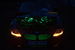 BMW Z4 in nächtlicher Beleuchtung auf Pauls Bauernhof