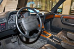 erster BMW mit serienmig ab Werk verbauten Airbag: der BMW 745i (E23)