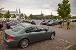 BMW 7er Parkplatz in Lübeck, vorne der BMW 745i (E65) von Wilfried ('Wilfried')