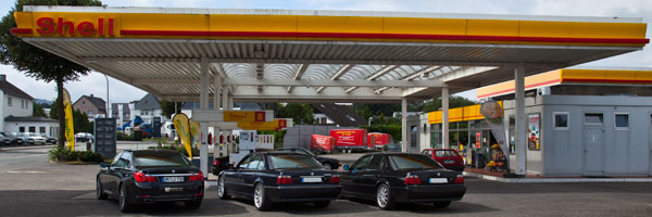 Tankstopp an einer Shell Tankstelle auf dem Weg zum Stammtisch in Castrop-Rauxel