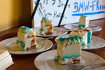 Kuchenstücke von der Geburtstagstorte zum 10. Geburtstag des Rhein-Ruhr-Stammtisches