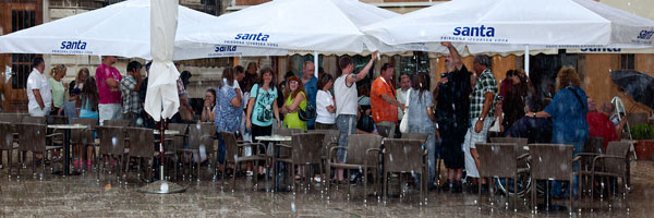 in Zadar wurden die Sternfahrer von heftigem Regen überrascht
