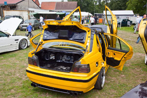 Dennis Wehowski aus Emsb&uuml;ren hat rund 120.000 Euro in seinen BMW 318is (E36) investiert - alles vom T&Uuml;V abgenommen