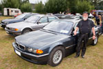 Bernd ('e23bernd') mit seinem BMW 750Li (E38) beim BMW Treffen auf Pauls Bauernhof 2012
