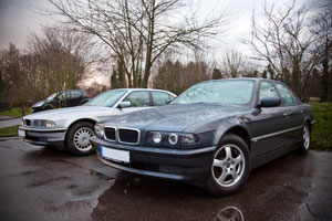 BMW 7er Parkplatz am Wickrather Brauhaus in Mönchengladach-Wickrath, vorne der BMW 728i (E38) von Mike ('Mike 56')