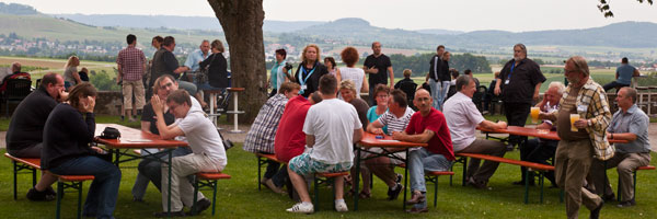 Auf Burg Stettenfels waren Plätze für die rund 80 Teilnehmer im Biergarten reserviert