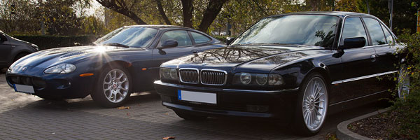 Jaguar XKR von Michael ('McTube') neben dem BMW 730i (E38) von Alain ('Alien')