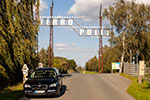 Eingangsportal zur Ferropolis, vorne der BMW 730Ld (F02 LCI) von Chrisitian ('Christian')