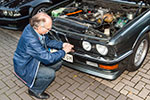 Ralf ('asc-730i') demontierte einen Teil des Kühlergrills von seinem BMW 528i (E28)