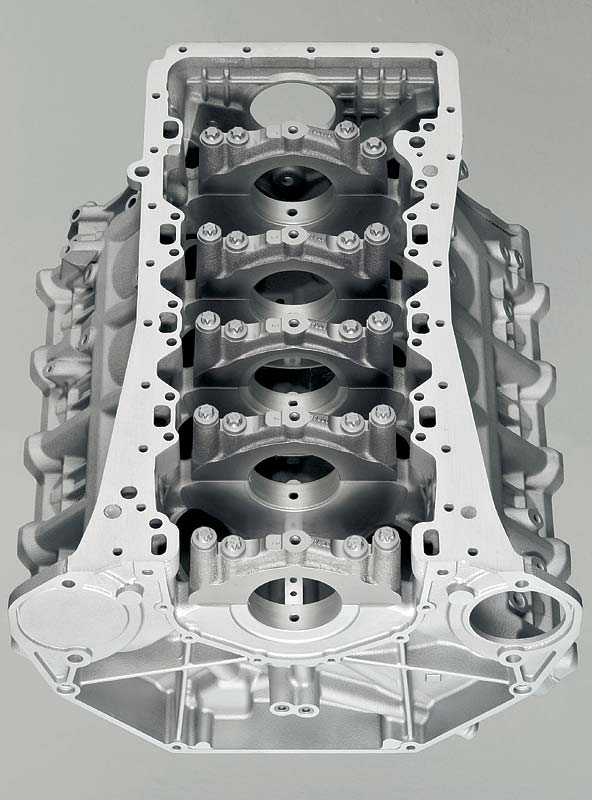 Foto: Aluminium Kurbelgehäuse des V8-Dieselmotors (4,4 l - 220 kW/300 PS)  (vergrößert)