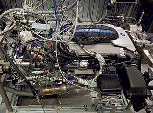 BMW V12 Wasserstoff/Benzin-Motor auf dem Prüfstand