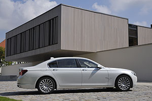 BMW 760Li (F02)