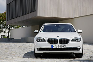 BMW 760Li (F02)