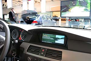 ConnectedDrive-Testfahrzeug auf der IAA: ein 5er-BMW