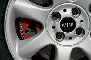 MINI Cooper S mit optionaler John Cooper Works Sportbremsanlage