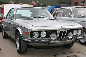 Auf der Techno Classica 2005 wurde dieser BMW 3,0 CS aus dem Jahr 1972 angeboten