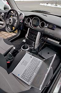 BMW ConnectedDrive: Fahrzeug-Fahrzeug-Kommunikation, Forschungsfahrzeug