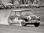 Mini Cooper im Rennen im Oulton Park 1965