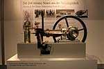 erster kleiner, schnelllaufender Viertakt-Benzinmotor, 1883, von Gottieb Daimler und Wilhelm Maybach