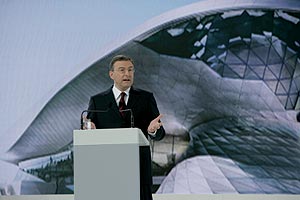 BMW Chef Dr. Norbert Reithofer beim Festakt zur Erffnung der BMW Welt