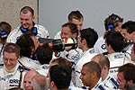 Mitglieder des BMW Sauber F1-Teams feiern den 2. Platz von Nick Heidfeld