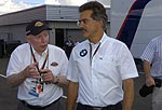 Dr. Mario Theissen mit John Surtess in Silverstone