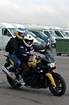 Nick Heidfeld auf dem Motorrad unterwegs