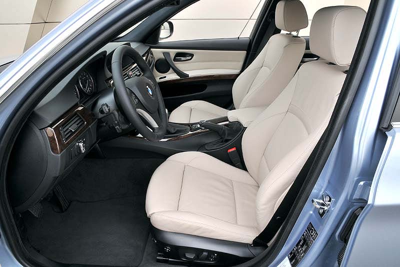 Foto: BMW 335i (Modell E90, LCI), Innenraum vorne (vergrößert)