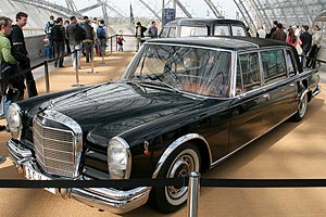 ein Promi-Auto in Leipzig: Mercedes-Benz 600 Pullmann Landaulet, Auto von Papst VI. aus dem Jahr 1965