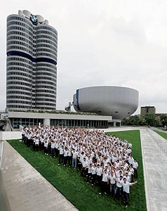 BMW Auszubildende bei der Erffnung des BMW Museums