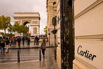 Cartier Modehaus am Champs lyses; links der Arc de Triomphe