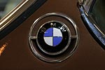 BMW 3,0 CS, BMW-Emblem auf der C-Sule