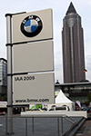 Werbeschild fr BMW auf dem Freigelnde Agora am anderen Ende des Messegelndes