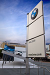 Werbeschild fr BMW auf dem Freigelnde Agora am anderen Ende des Messegelndes