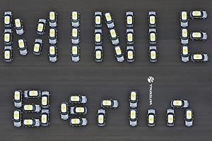 Unplugged: Ab 22. Juni sind 50 MINI E im Projekt MINI E Berlin powered by Vattenfall in der Bundeshauptstadt unterwegs