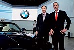 Ian Robertson und Dr. Klaus Draeger am neuen BMW Z4