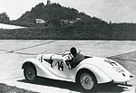 Ernst Henne, auf BMW 328, gewinnt das Eifelrennen 1936