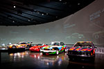 Blick in das BMW Museum mit seiner Art Car Ausstellung: Jeff Koons 17. BMW Art Car, 2010 (BMW M3 GT2), A.R. Penck, Art Car, 1991 - BMW Z1, César Manrique, Art Car, 1990 - BMW 730i und Ernst Fuchs, Art Car, 1982 - BMW 635 CSi.